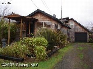 Property Photo:  821 17th Ave  OR 97138 