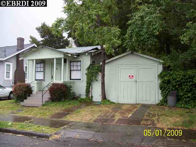 Property Photo:  2320 81st Ave  CA 94605-3406 