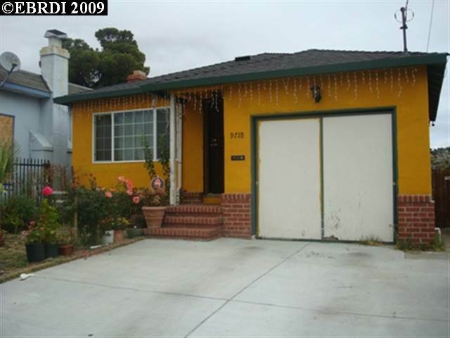 Property Photo:  