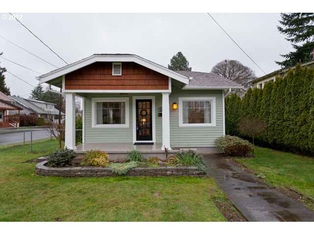 Property Photo:  3206 SE 67th Ave  OR 97206 