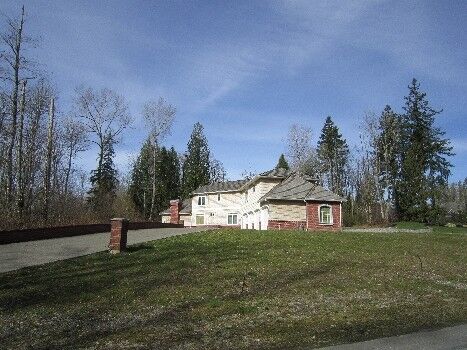 Property Photo: 5829 246th Place NE WA 98053