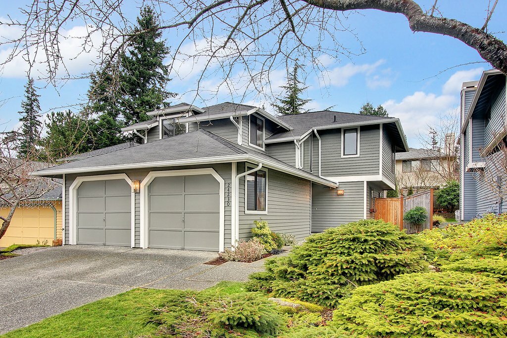 Property Photo:  24230 SE 44th St  WA 98029 