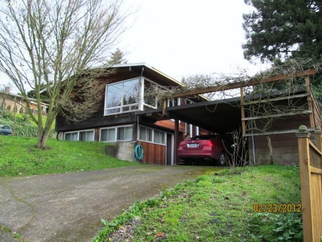 Property Photo:  1750 E 26th Ave  OR 97403 