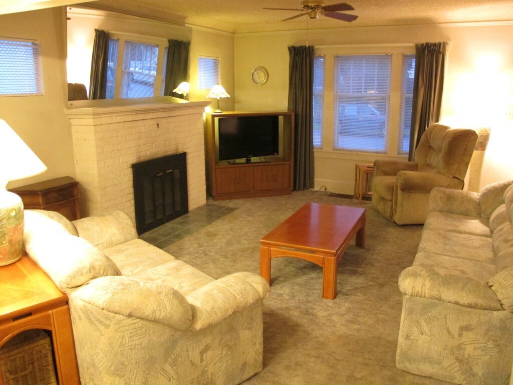 Property Photo: 200 Wells Ave N WA 98057