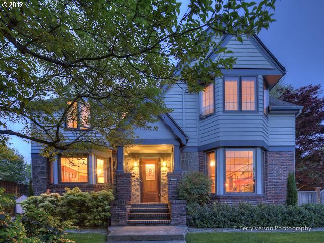 Property Photo:  6534 SE Reed College Pl  OR 97202 