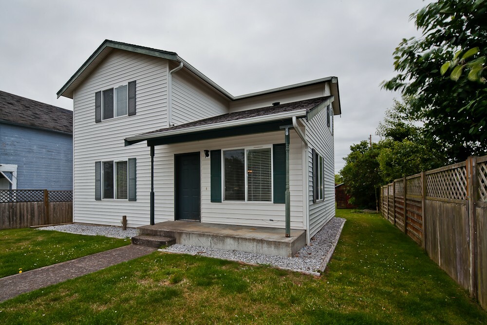 Property Photo: 964 Blaine Ave WA 98230