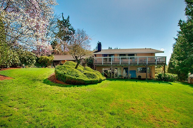 Property Photo:  7448 Mercer Terrace Dr  WA 98040 