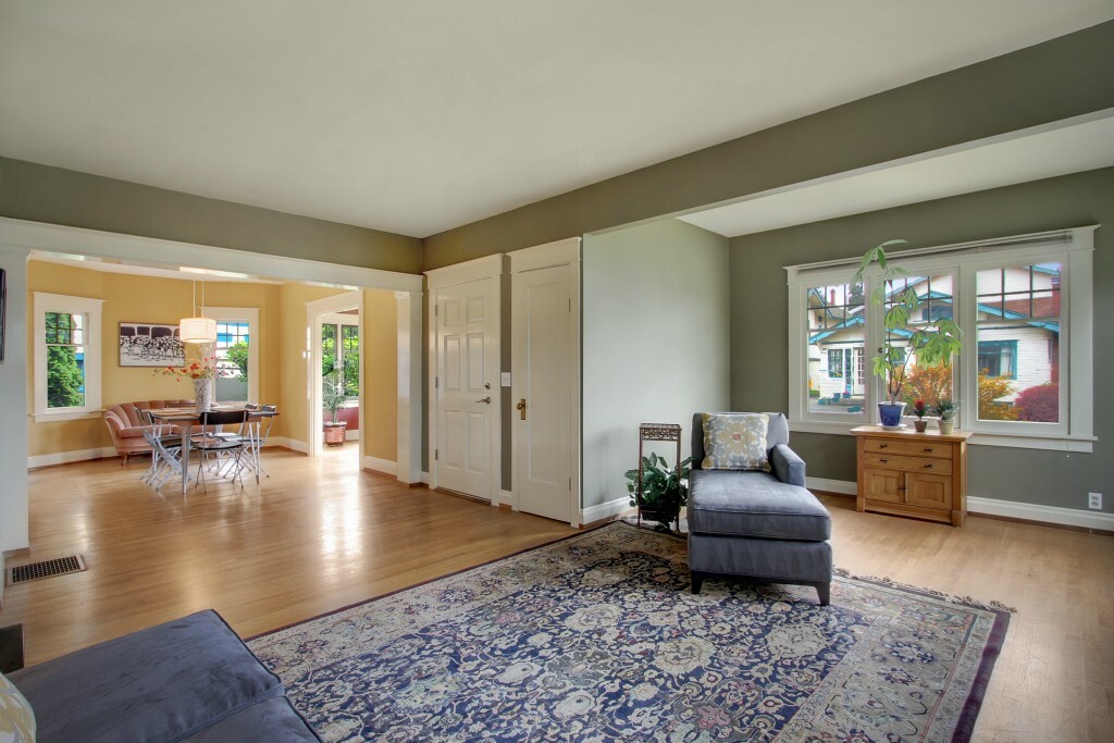 Property Photo:  3227 Laurel Dr  WA 98201 