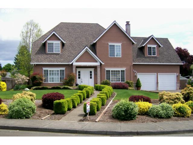 Property Photo: 195 NE Hillwood Dr OR 97124