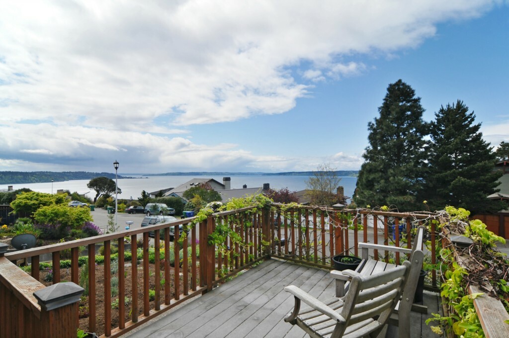 Property Photo:  10814 44th Ave SW  WA 98148 