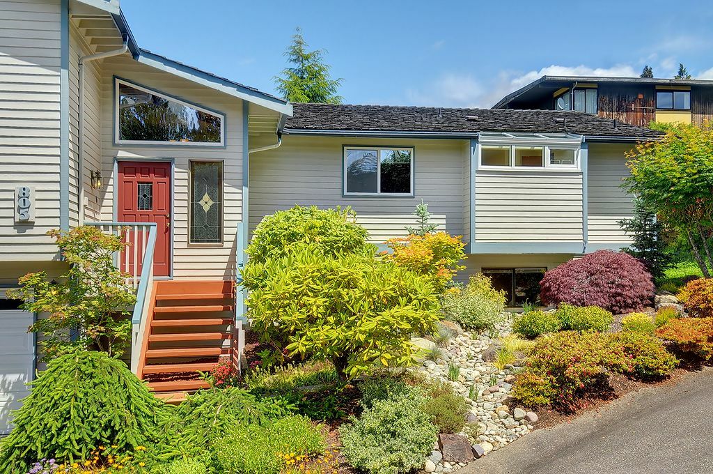 Property Photo: 805 Spruce Place WA 98020