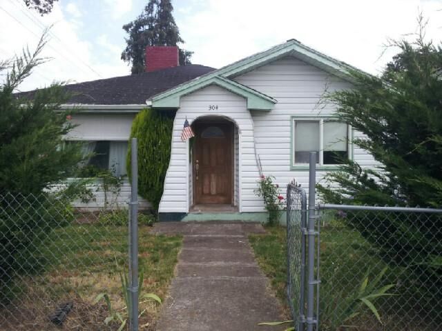 Property Photo:  304 18th  OR 97051 
