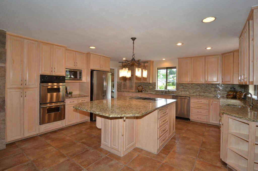 Property Photo:  1114  Emerald Hills Drive  WA 98020 