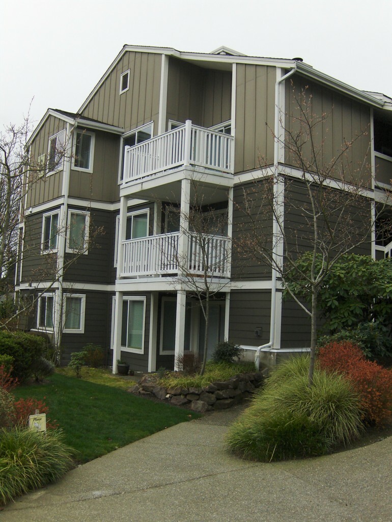 Property Photo:  300 N 130th St 6201  WA 98133 