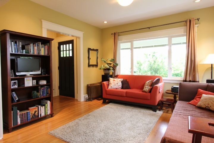 Property Photo: 735 N 77th St WA 98103