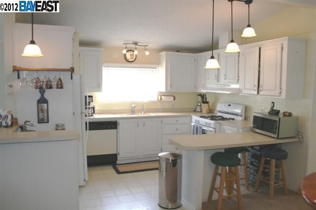 Property Photo:  