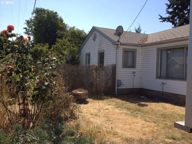 Property Photo: 2712 Morse St OR 97402