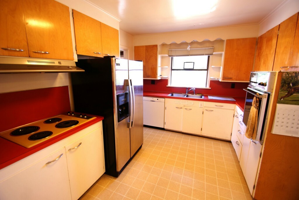 Property Photo: 2119 N 115th WA 98133