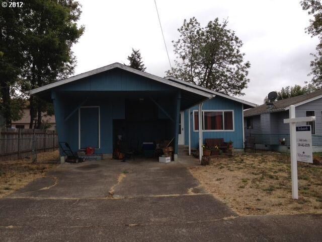 Property Photo: 1180 Elm St OR 97448