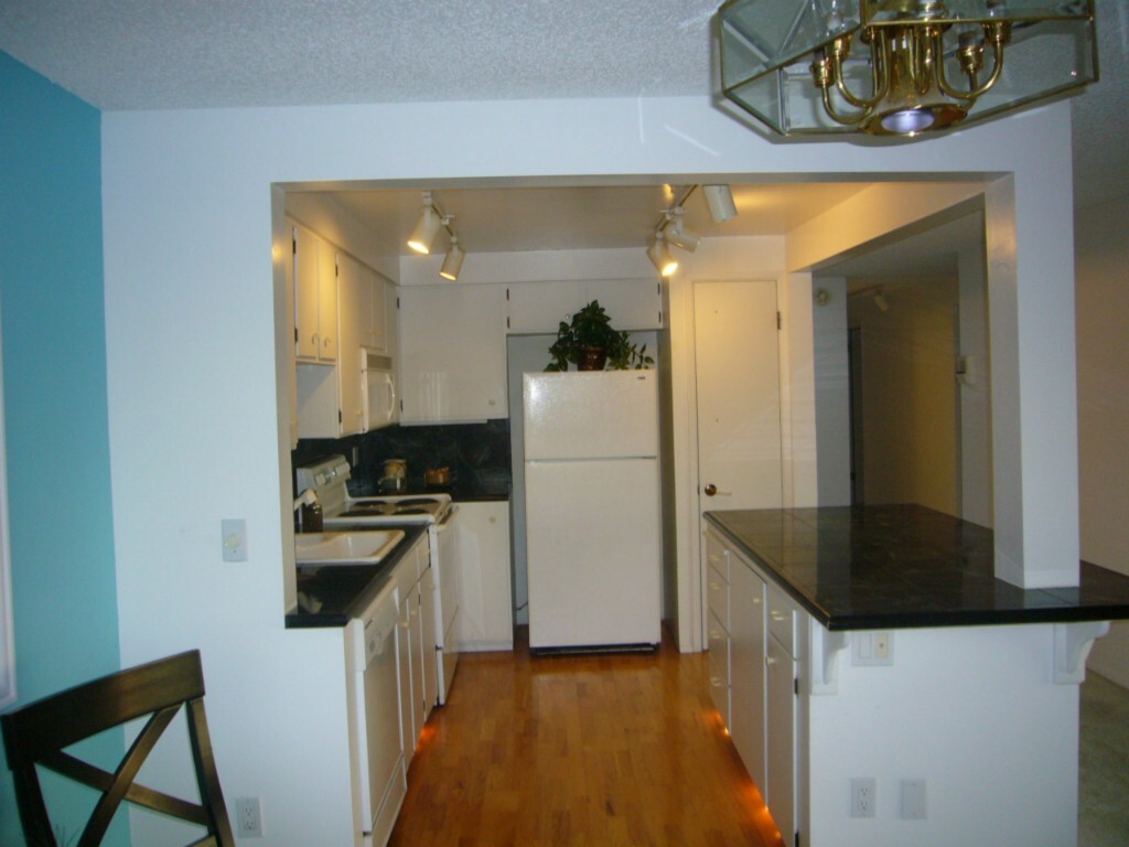 Property Photo: 500 Elm Wy 41 WA 98020
