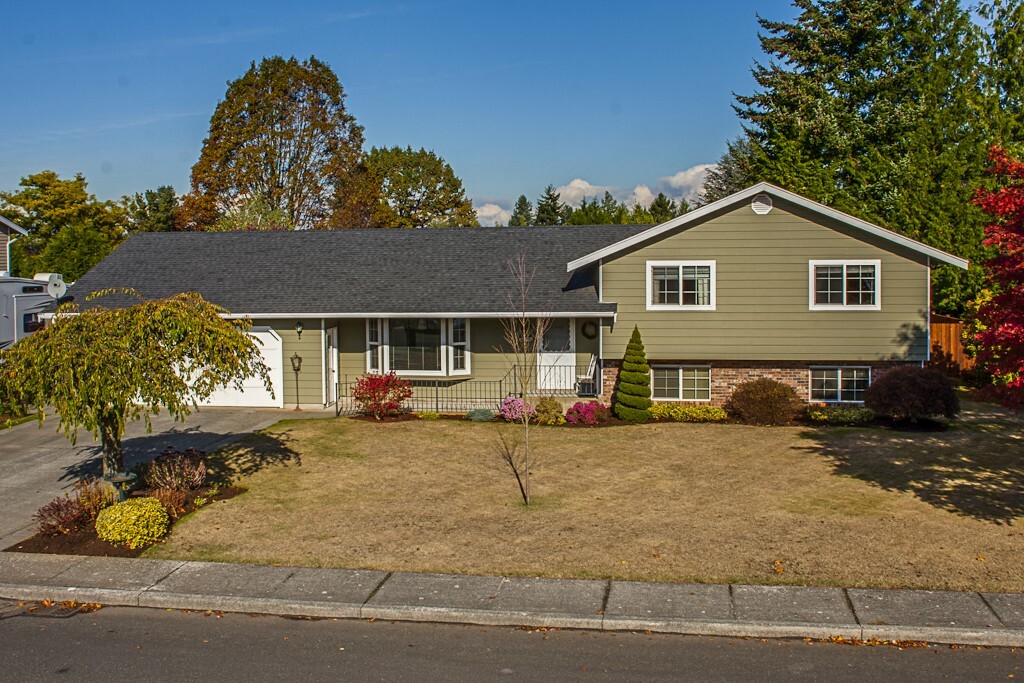 Property Photo:  717 Vine St  WA 98264 