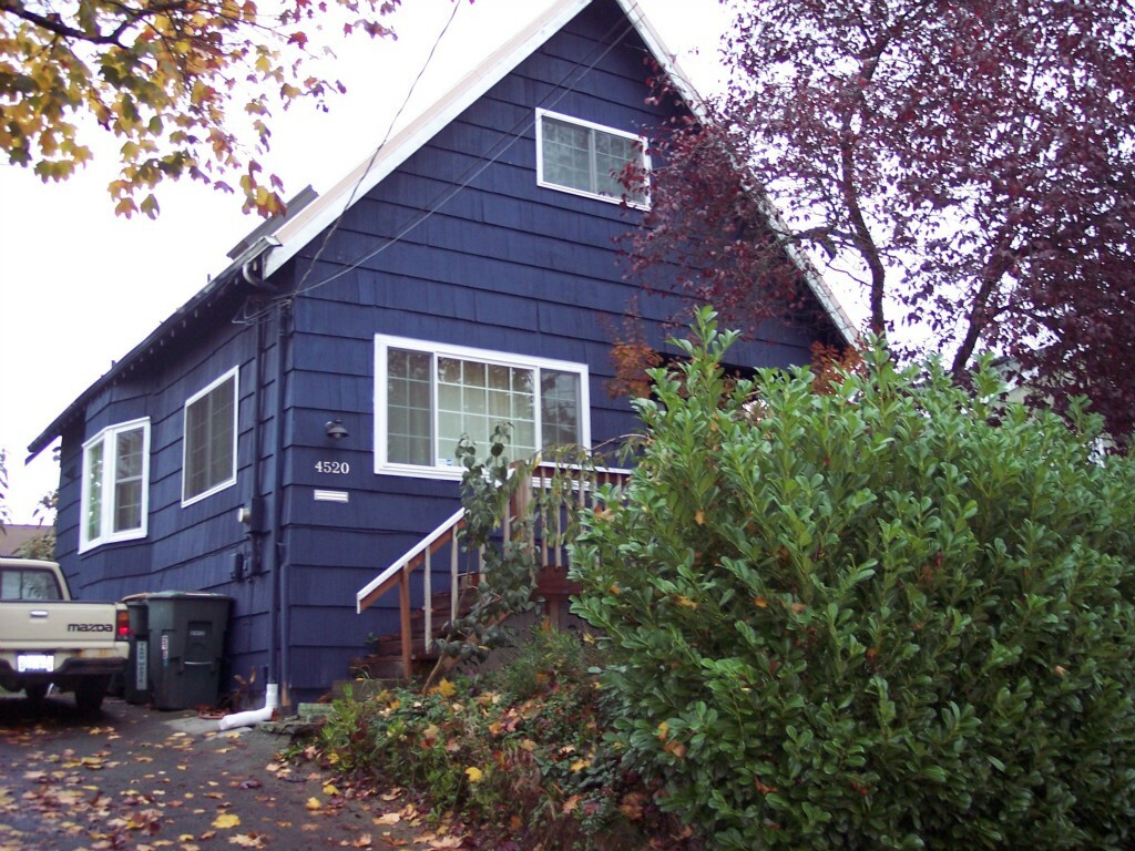 Property Photo:  4520 S Othello St  WA 98118 