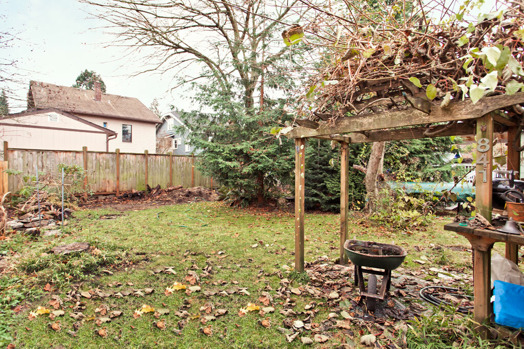 Property Photo: 841 NE 59th St WA 98105