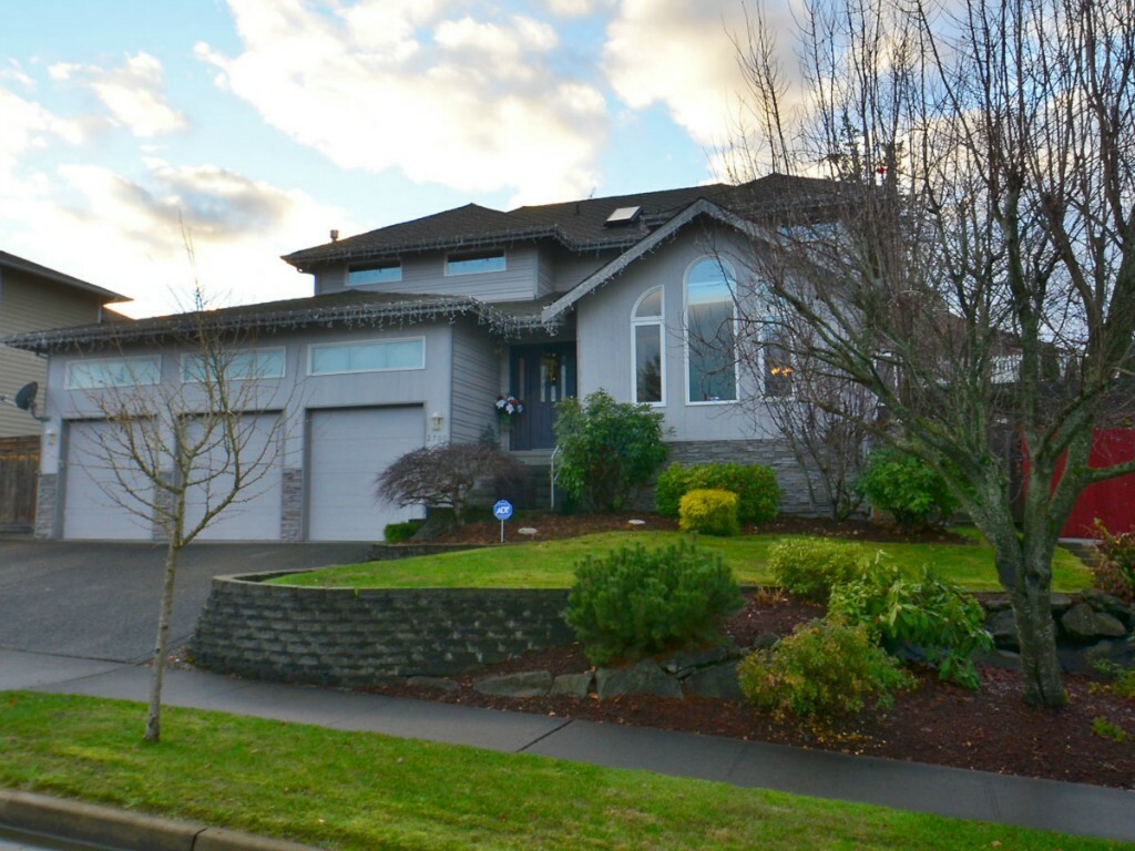 Property Photo:  2700 18th St SE  WA 98374 