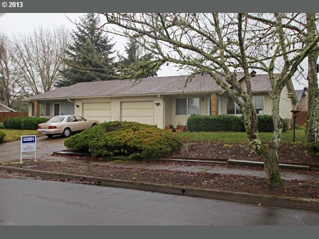 Property Photo: 437 56th St OR 97478