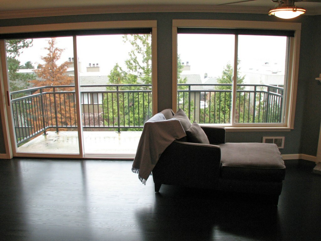 Property Photo:  10110 NE 60th St 108  WA 98033 