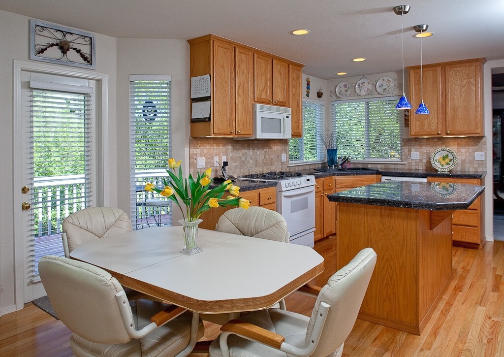 Property Photo: 715 191st St SW WA 98036