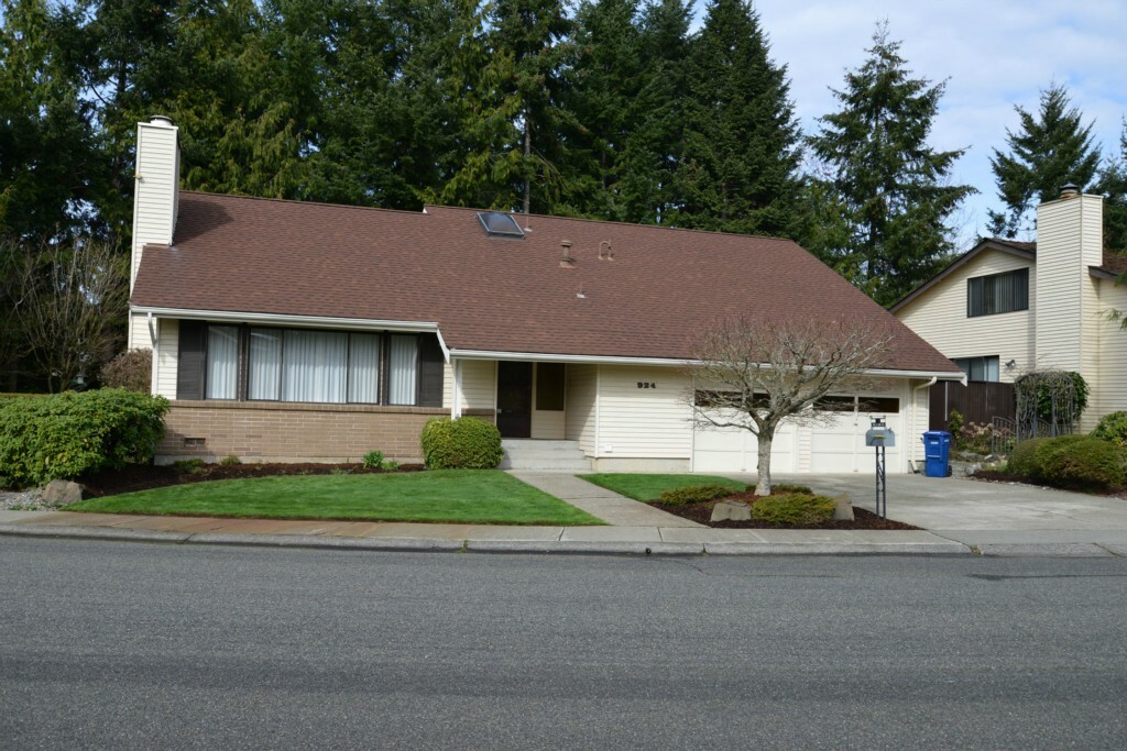 Property Photo:  924 S 245th St  WA 98198 