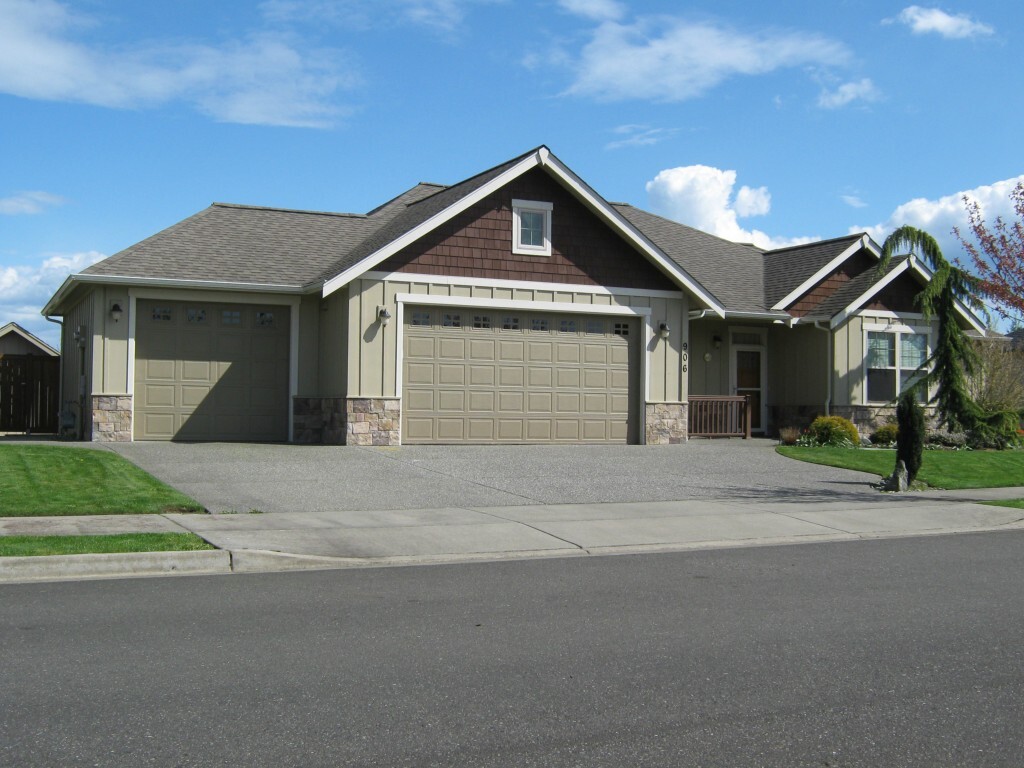 Property Photo: 906 Hemlock Lp WA 98264