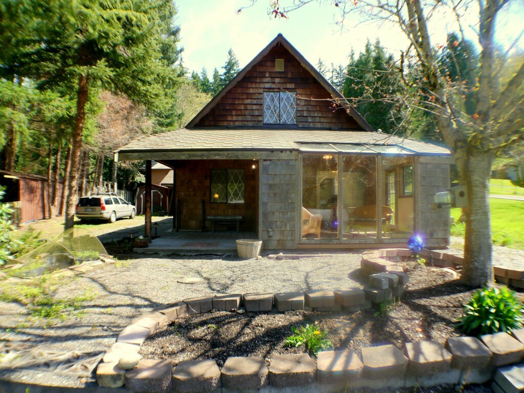 Property Photo:  1118 Raymond St  WA 98229 