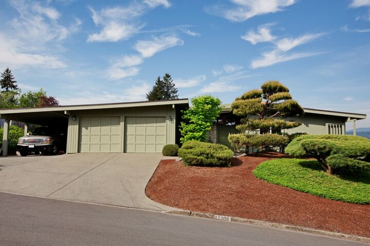 Property Photo: 17209 NE 4th Place WA 98008