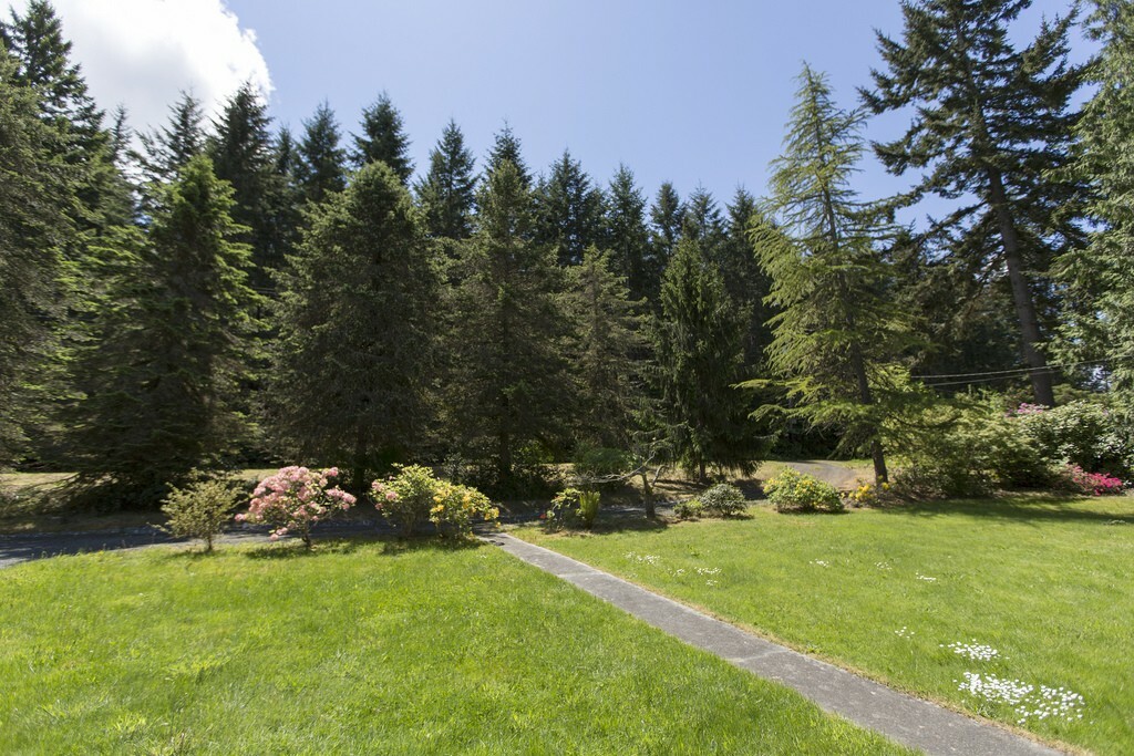 Property Photo:  7746 Hansen Rd NE  WA 98110 