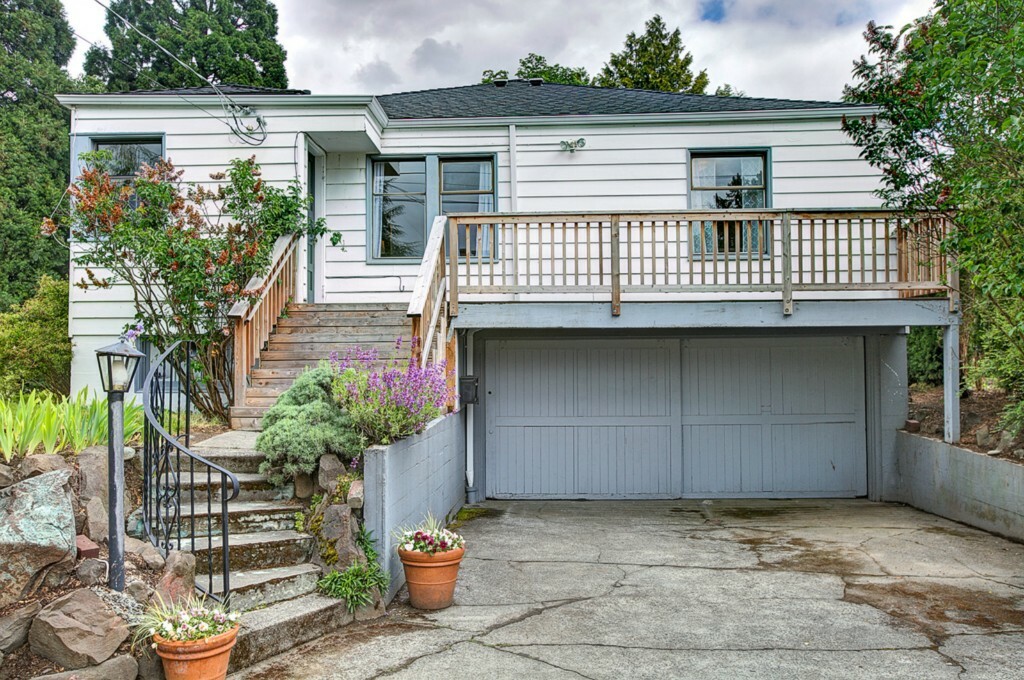 Property Photo: 2907 Montlake Blvd E WA 98112