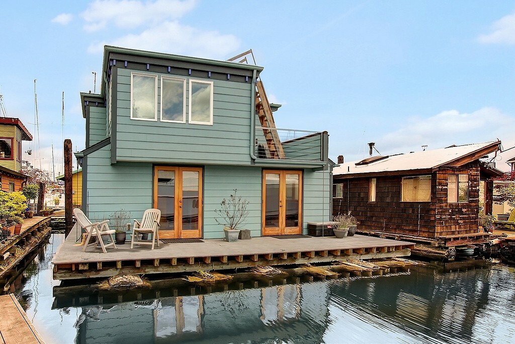 Property Photo: 2420 Westlake Ave N 4 WA 98109