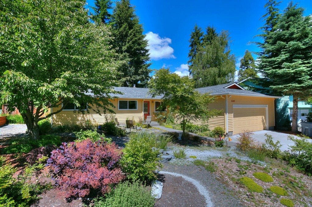 Property Photo:  6102 NE 202nd St  WA 98028 