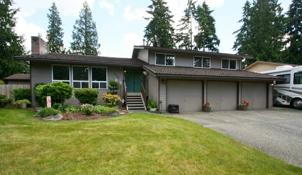 Property Photo:  14224 148th Place SE  WA 98059 