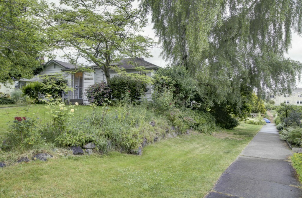 Property Photo:  2603 NE 82nd St  WA 98115 