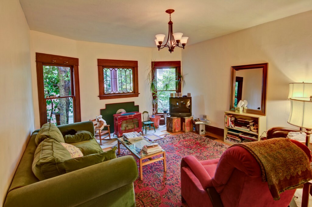 Property Photo: 1226 17th Ave E WA 98112