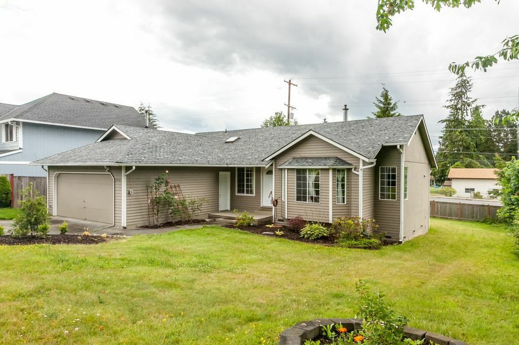 Property Photo:  9206 19th Place SE  WA 98258 