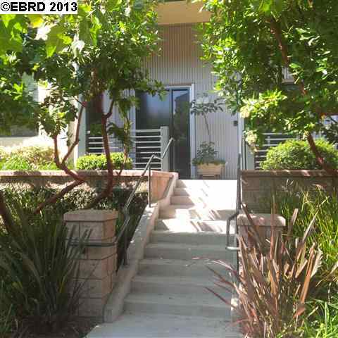 Property Photo:  2953 Glascock St  CA 94601-2824 