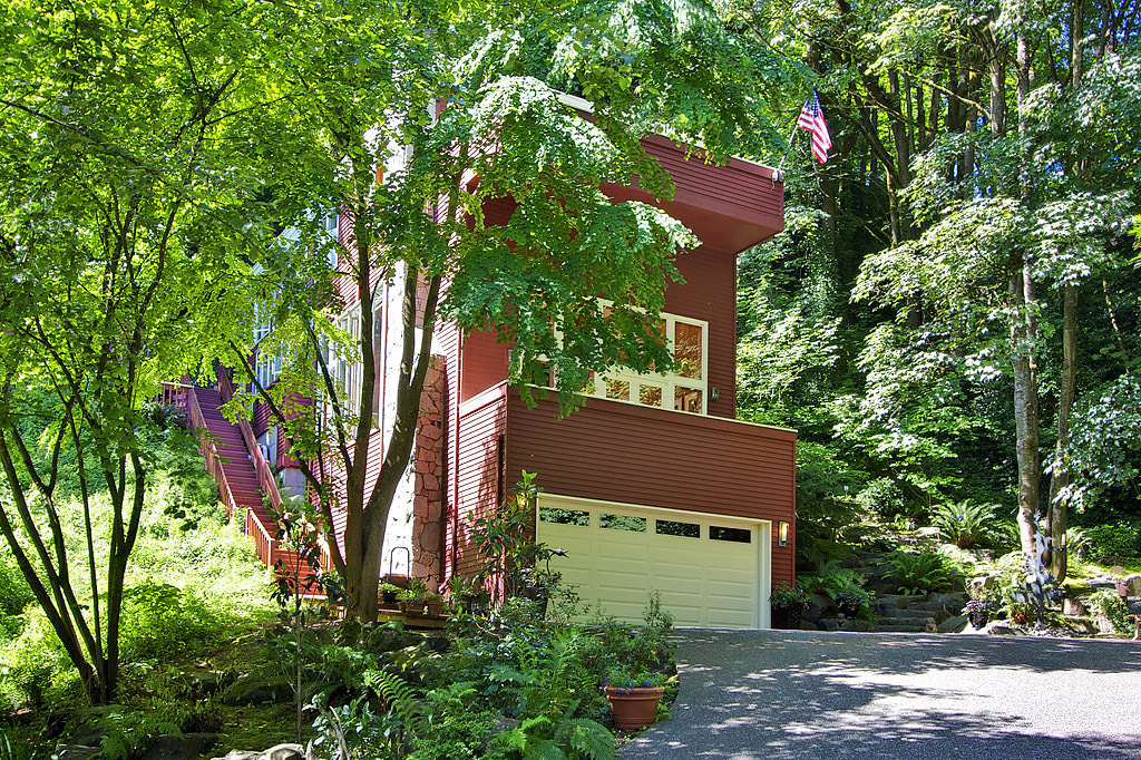 Property Photo:  207 Euclid Ave  WA 98122 