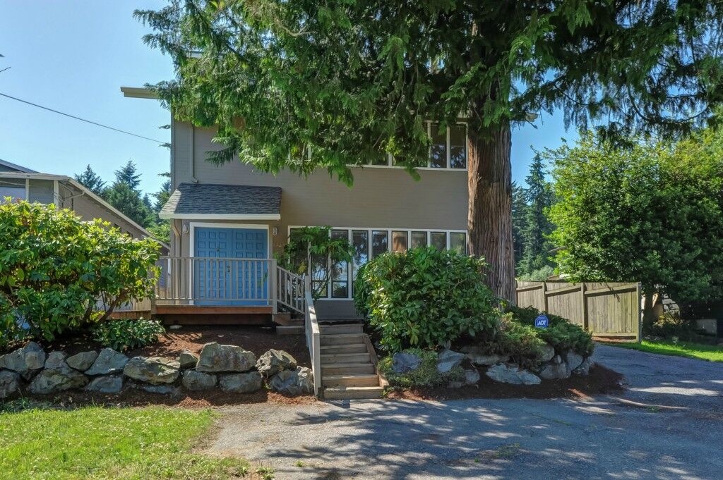 Property Photo: 19237 16th Ave NE WA 98155