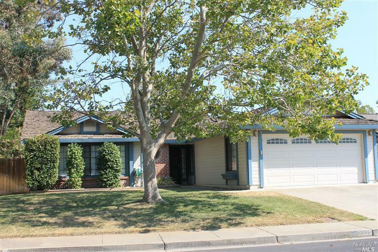 Property Photo: 425 Deer Creek Dr CA 95687