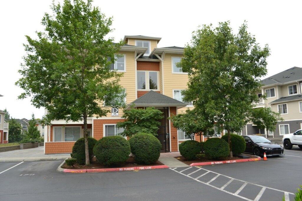 Property Photo:  525 225th Lane NE D105  WA 98074 