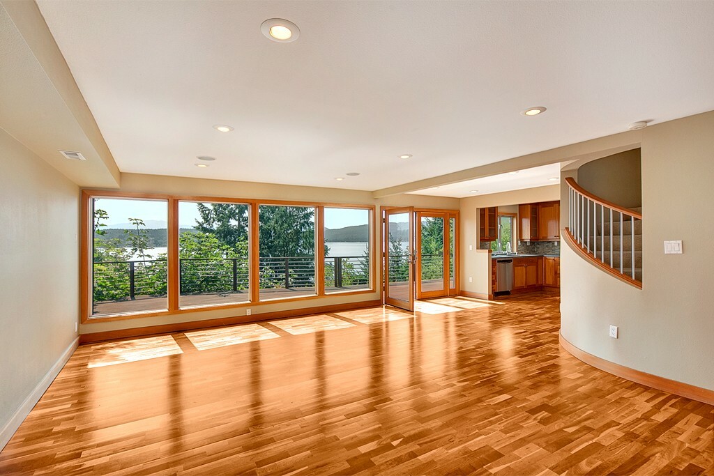 Property Photo:  658 W Lake Sammamish Pkwy NE  WA 98008 