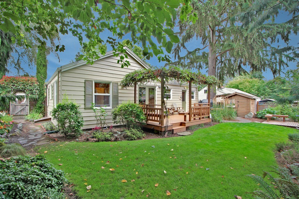 Property Photo: 2113 NE 81st Place WA 98115